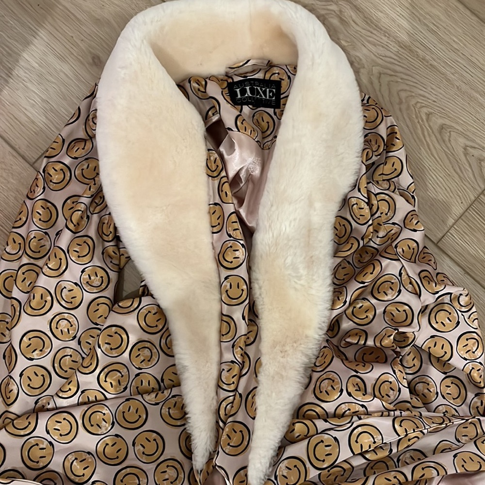 Australia Luxe Collective Empress Long Satin Smiles Smiley Face Robe - Picture 8 of 16